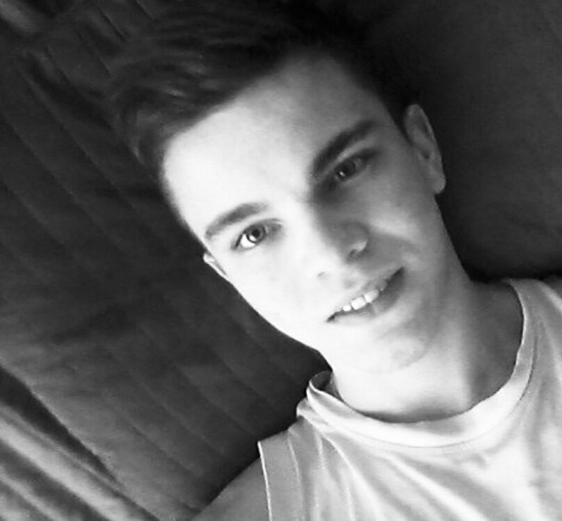  19202888  Deni, 28 ,    