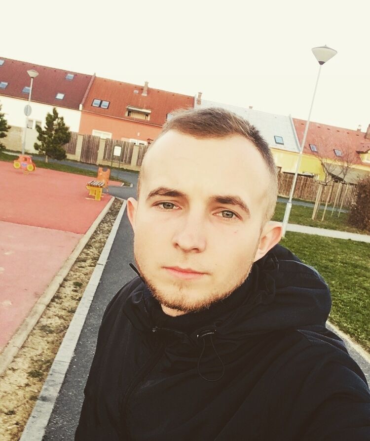  16107298  Jevhen, 26 ,    As