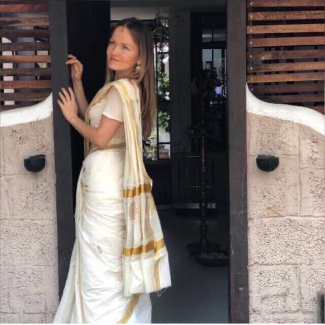  51536948  Elvira, 40 ,    