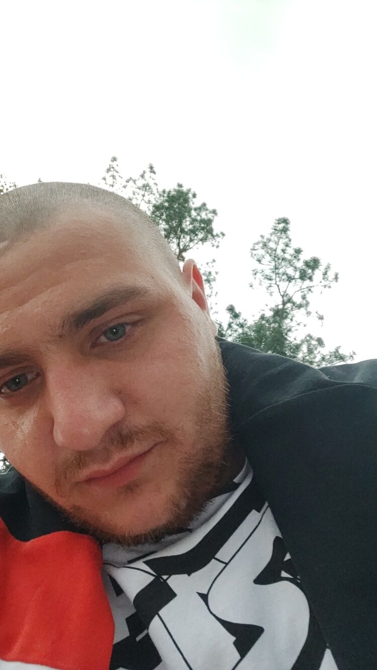  ,   Armen, 24 ,   ,   , c , 