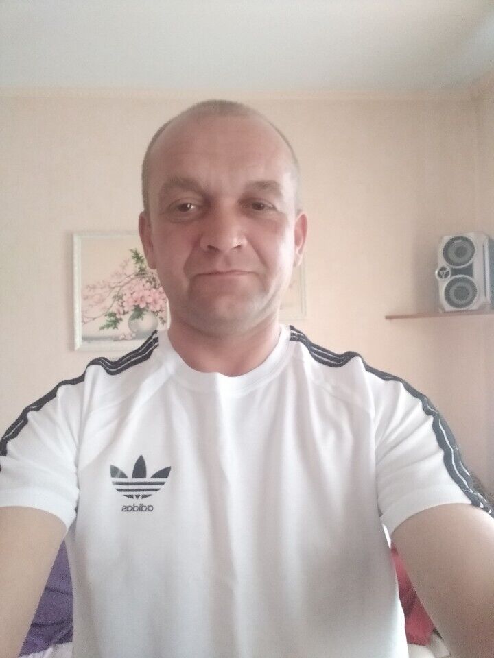  25451218  Micola, 49 ,    