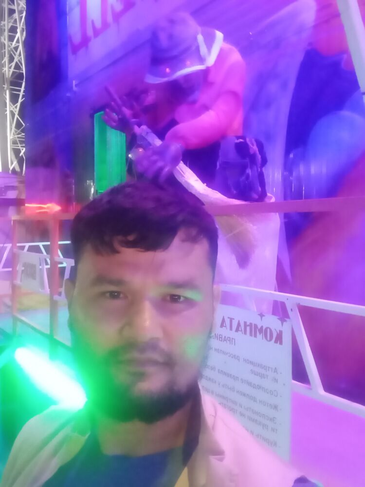  37122358  Bek, 31 ,    