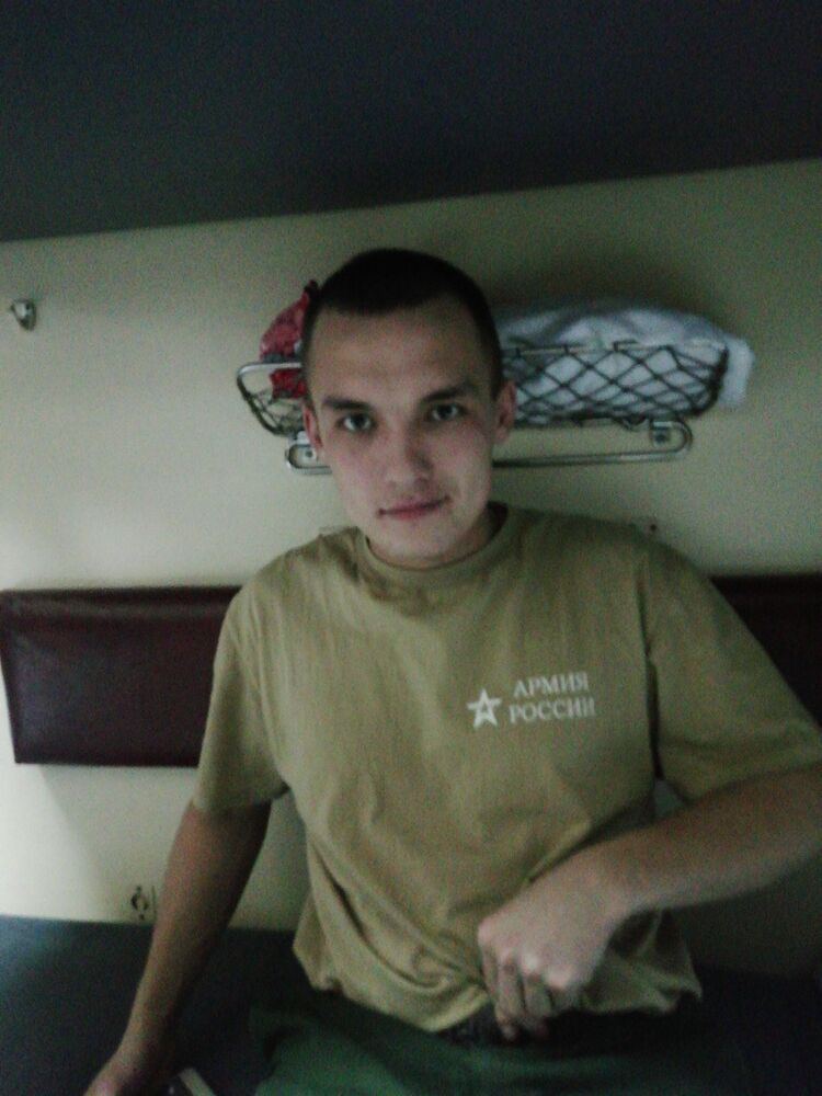  26735968  Viktor, 33 ,    