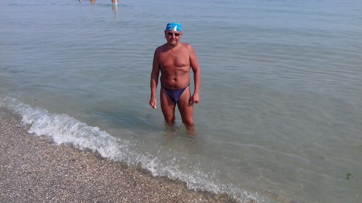 9052238  Alex, 53 ,    