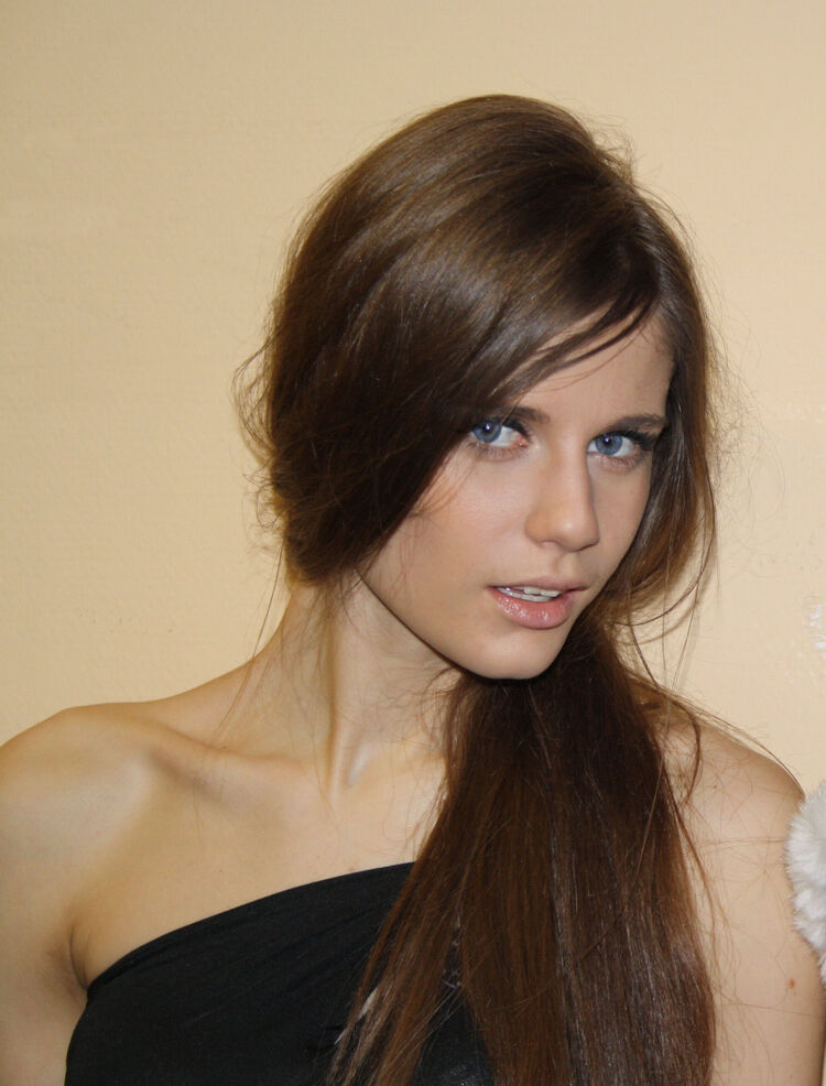  54051938  Yulia, 32 ,    