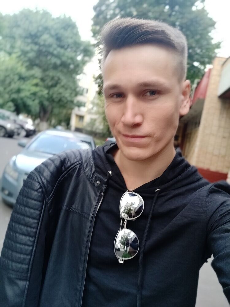  21147888  , 27 ,    