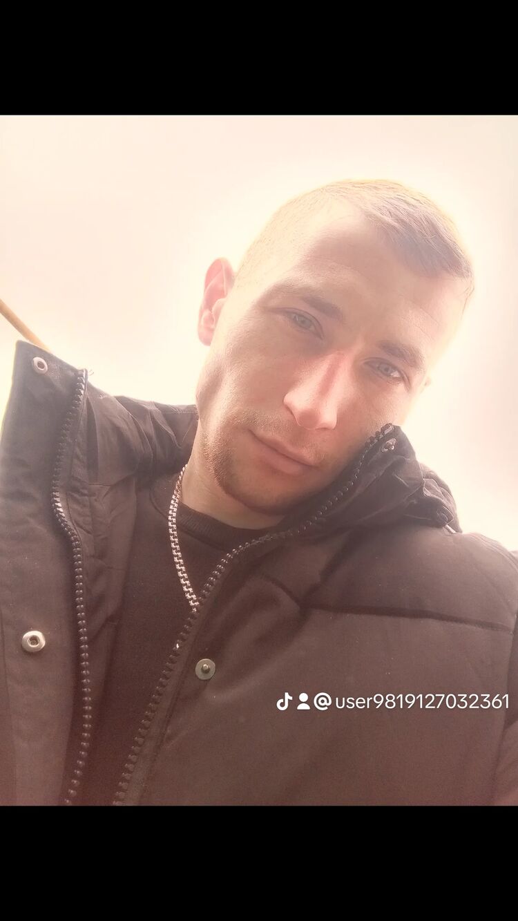  42082338  Artyom, 29 ,    