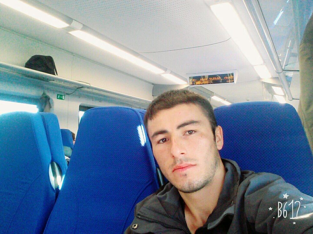  44737748  Mustafa, 32 ,    