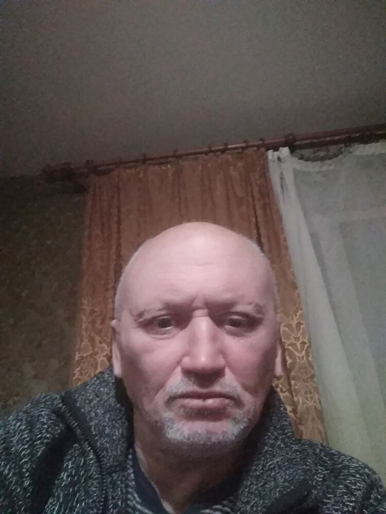  32437848  , 52 ,    