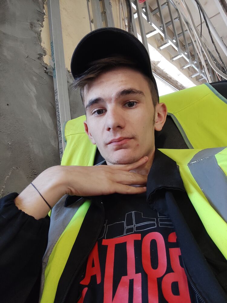  28069328  Mikhail, 26 ,    