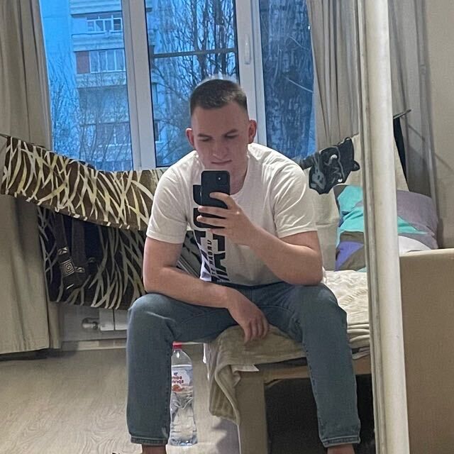  38982608  PAVEL, 24 ,    
