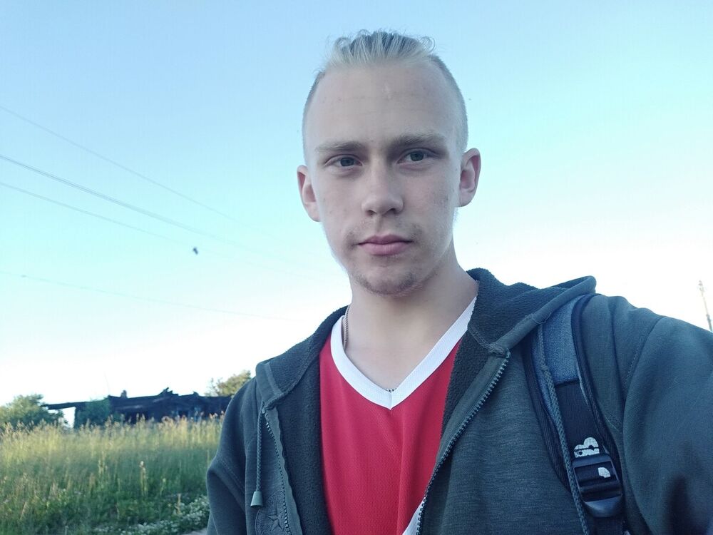  20371008  Alexander, 22 ,    