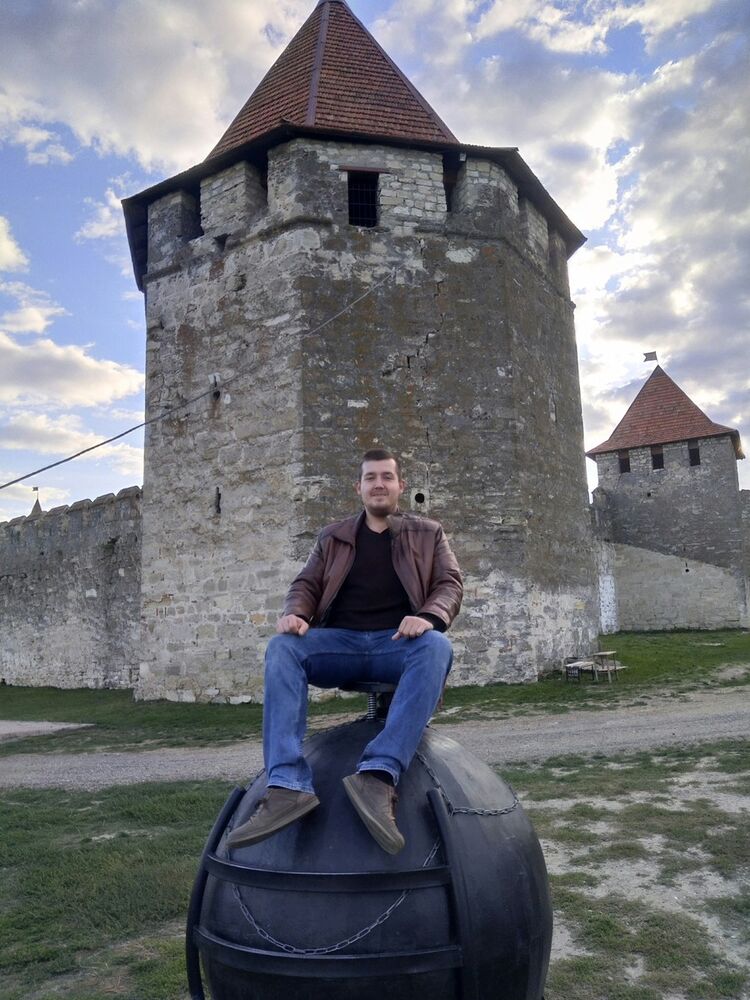  14268988  Evgenii, 30 ,    