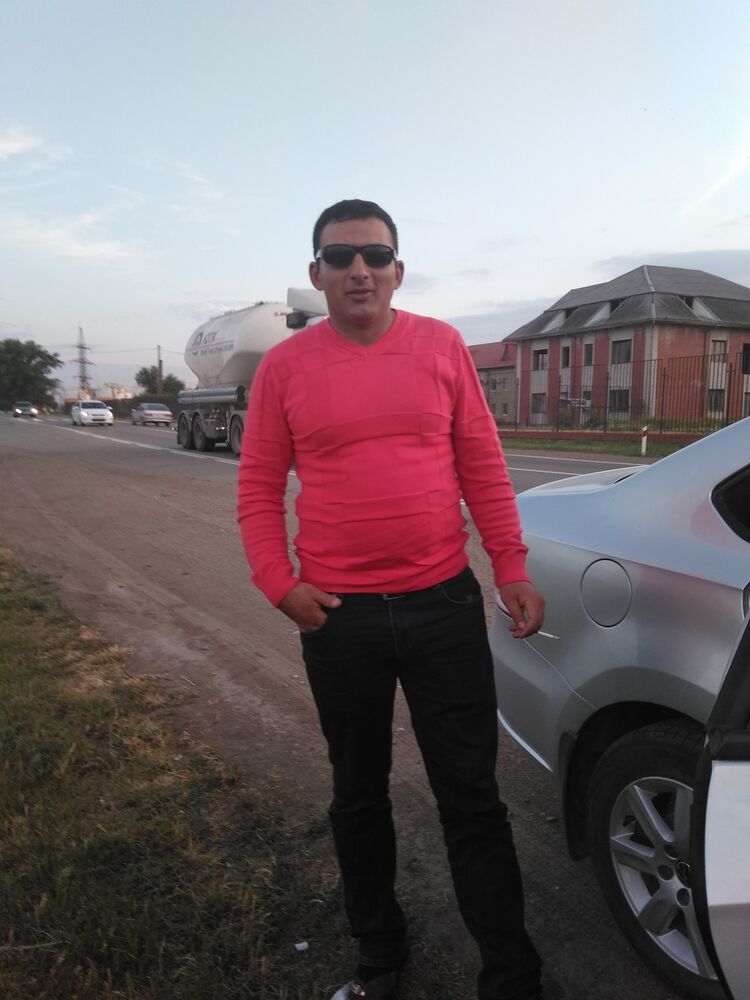  12618028  Vlad, 36 ,    