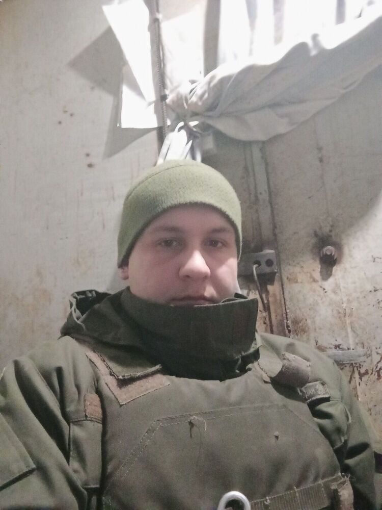  31944978  Viktor, 28 ,    