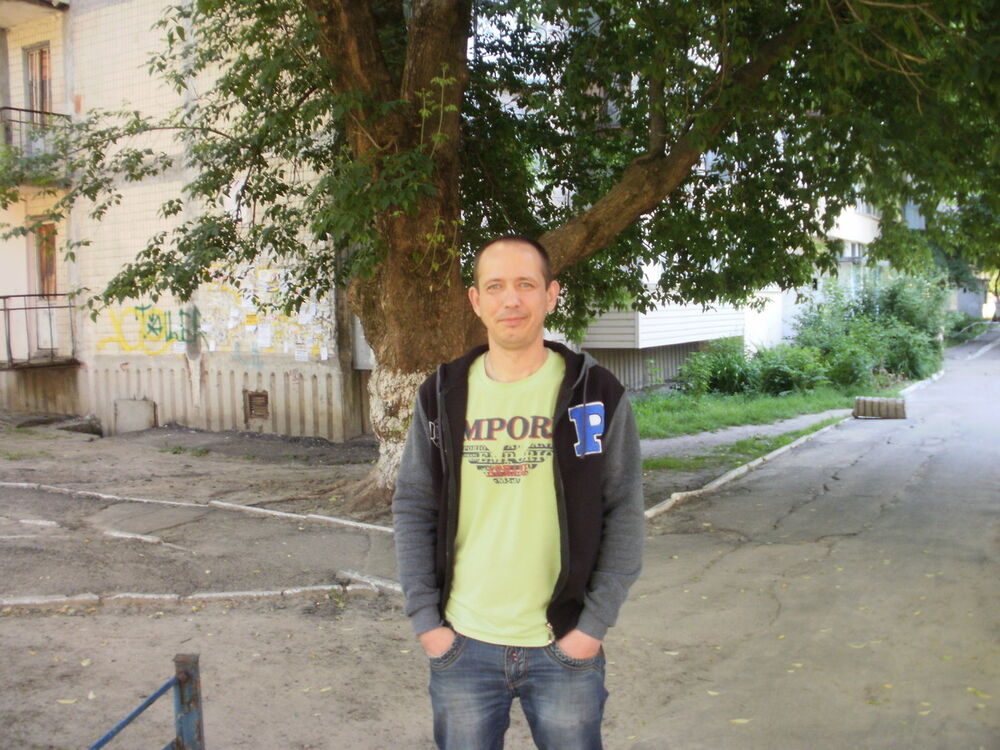  17626918  Denis, 48 ,    