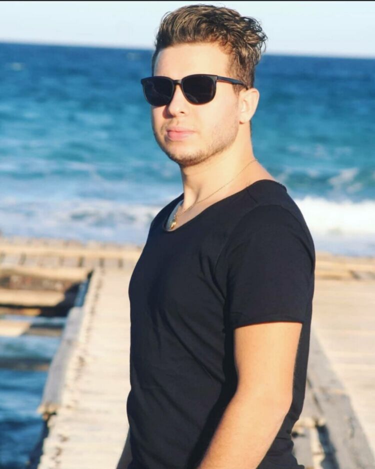  Nicosia,   Aymen, 32 ,   ,   , c 