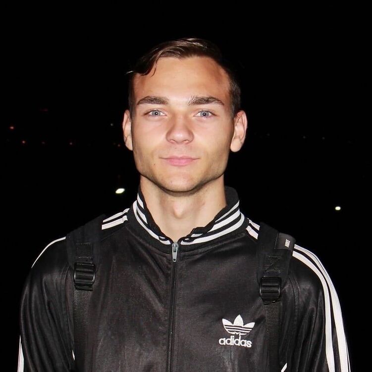  28458668  Denis, 26 ,    