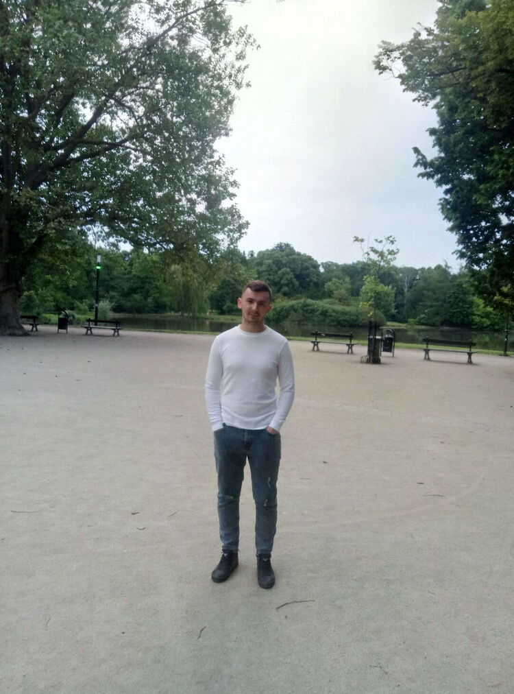  24498448  Mykola, 28 ,    