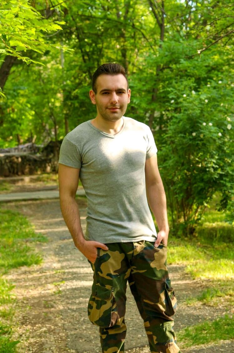  -,   Artur, 25 ,   ,   , c 
