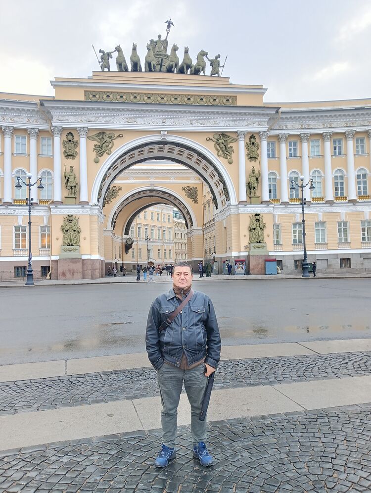  54016408  Avram, 46 ,    