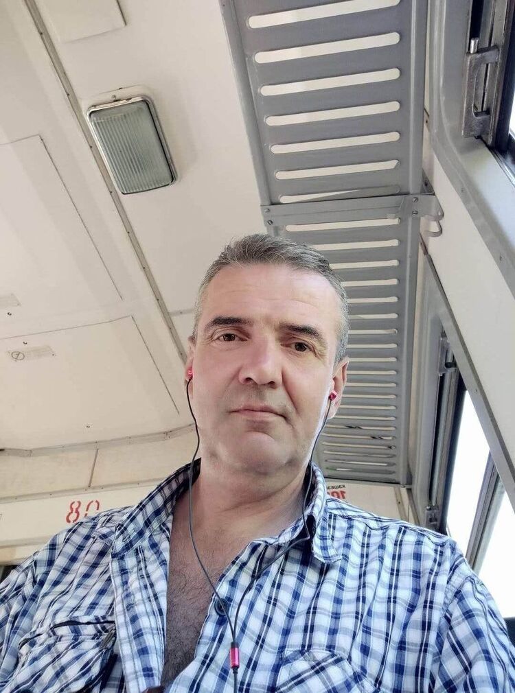  54256548  Andrei, 53 ,    