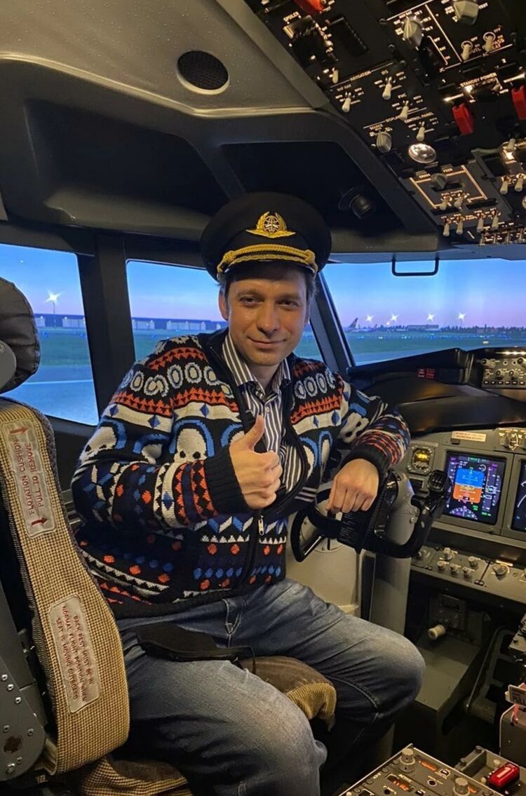  37123718  AlexNif, 40 ,    