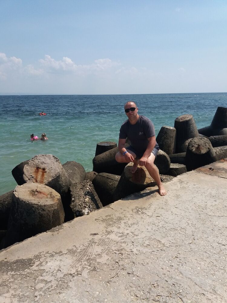  17105678  Andrei, 44 ,    