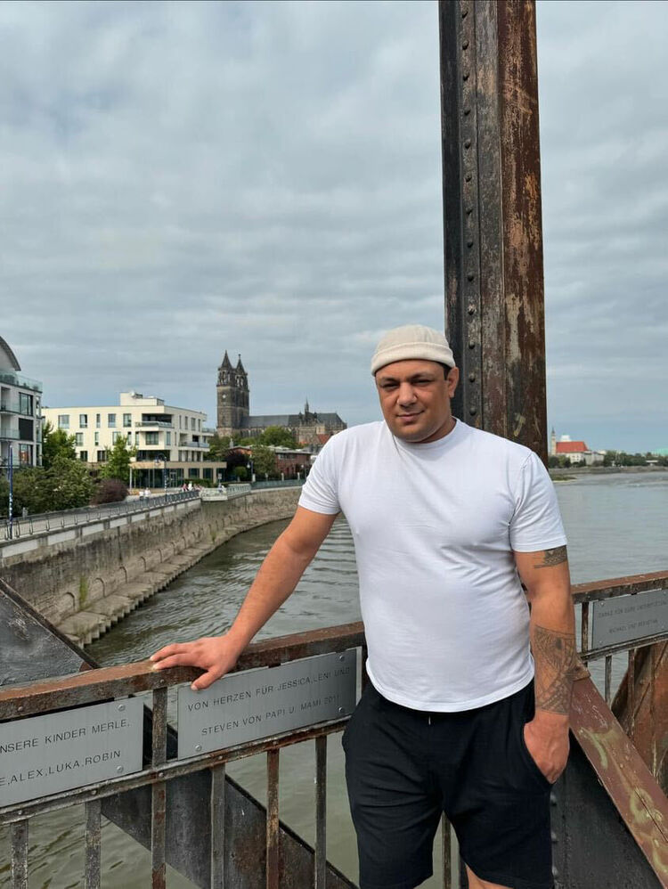  Homberg,   , 32 ,   ,   