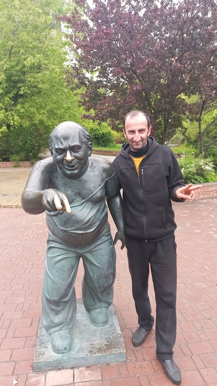  26714138  Harutiun, 47 ,    