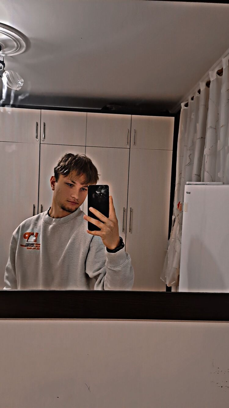  54072628  Nikolae, 20 ,    