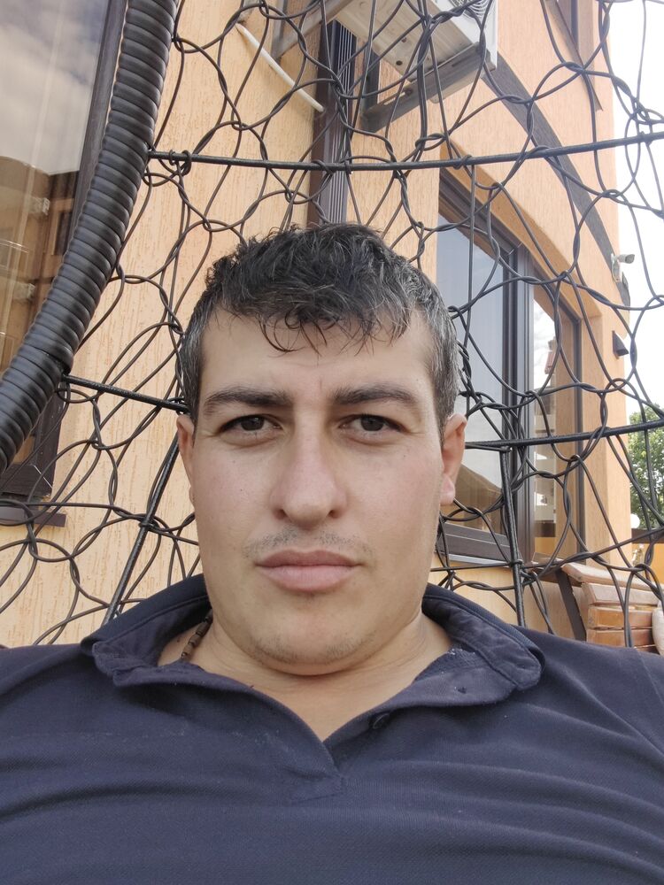 ,   Armen, 34 ,   ,   