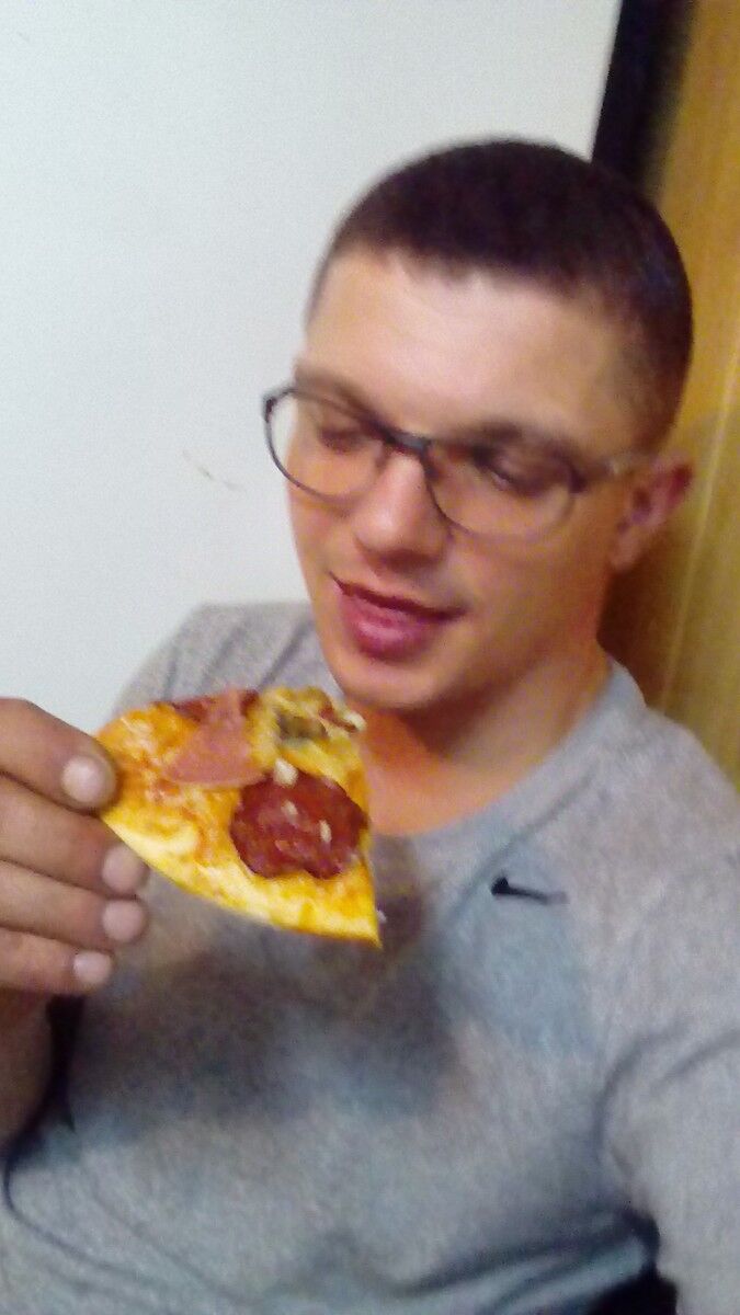  ,   Viktor, 40 ,   