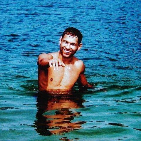  40879048  Viktor, 36 ,    