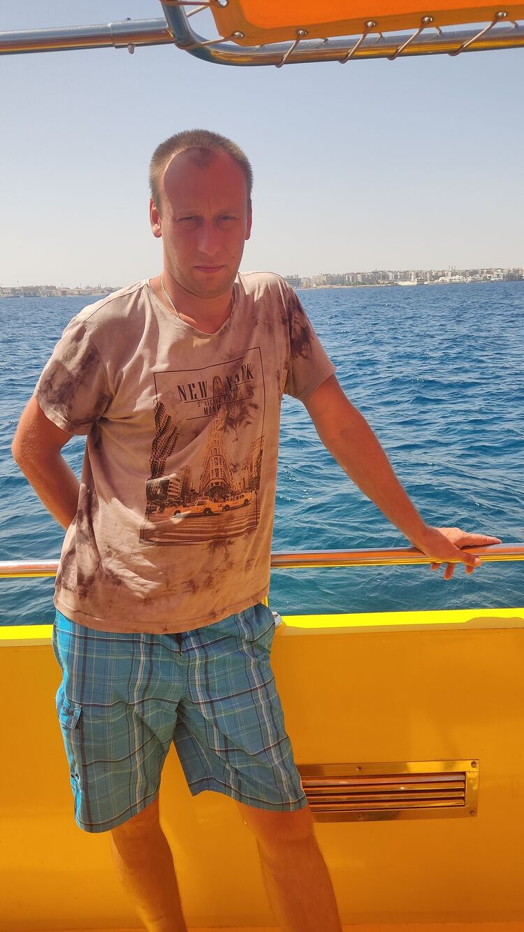  30663168  Mikhail, 39 ,    