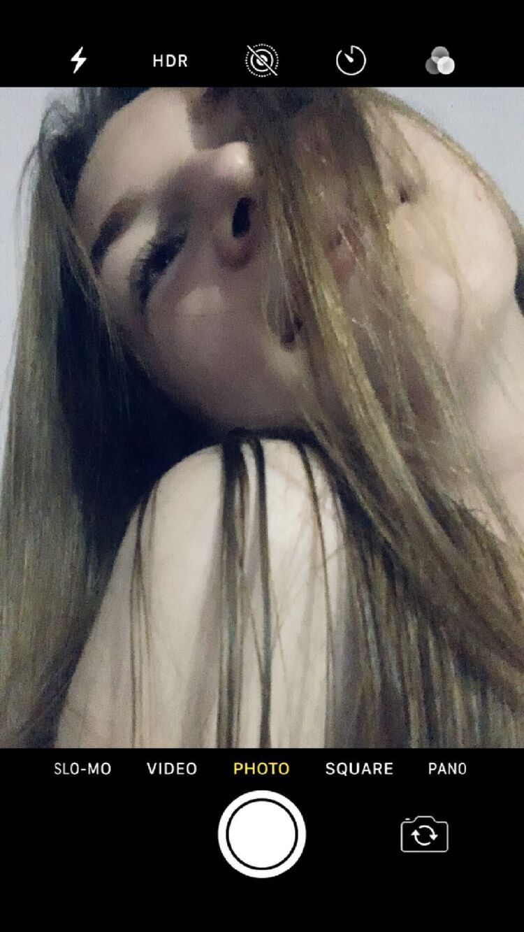  43332628  Karolina, 19 ,    