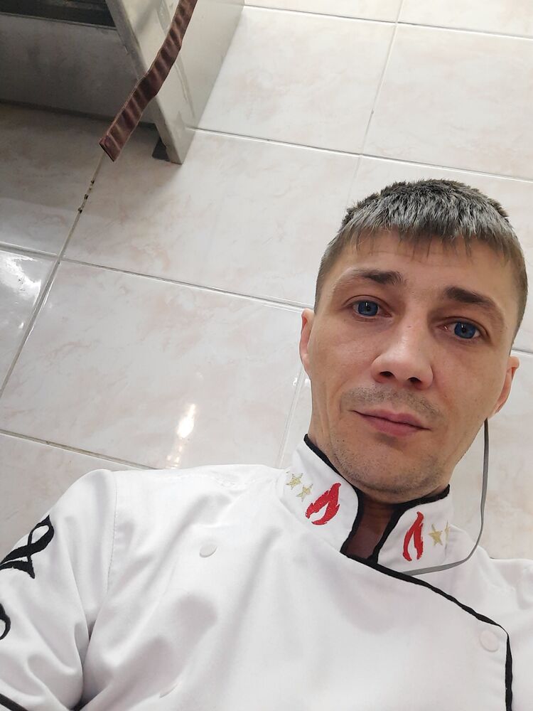  41787138  Stanislav, 41 ,    