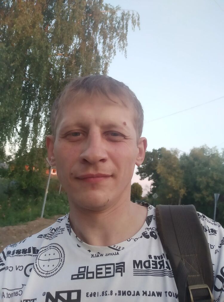  44760728  Yury, 36 ,    