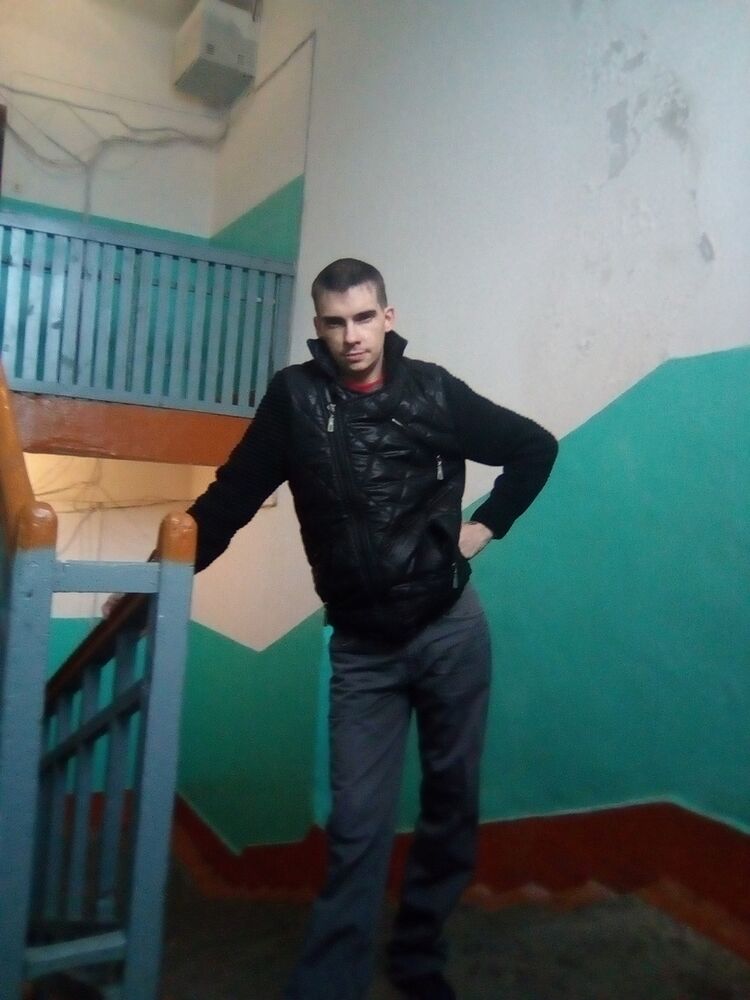  25046118  Roman, 33 ,    