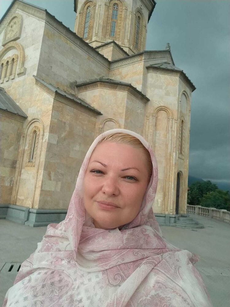 ,   Mari, 43 ,   c 