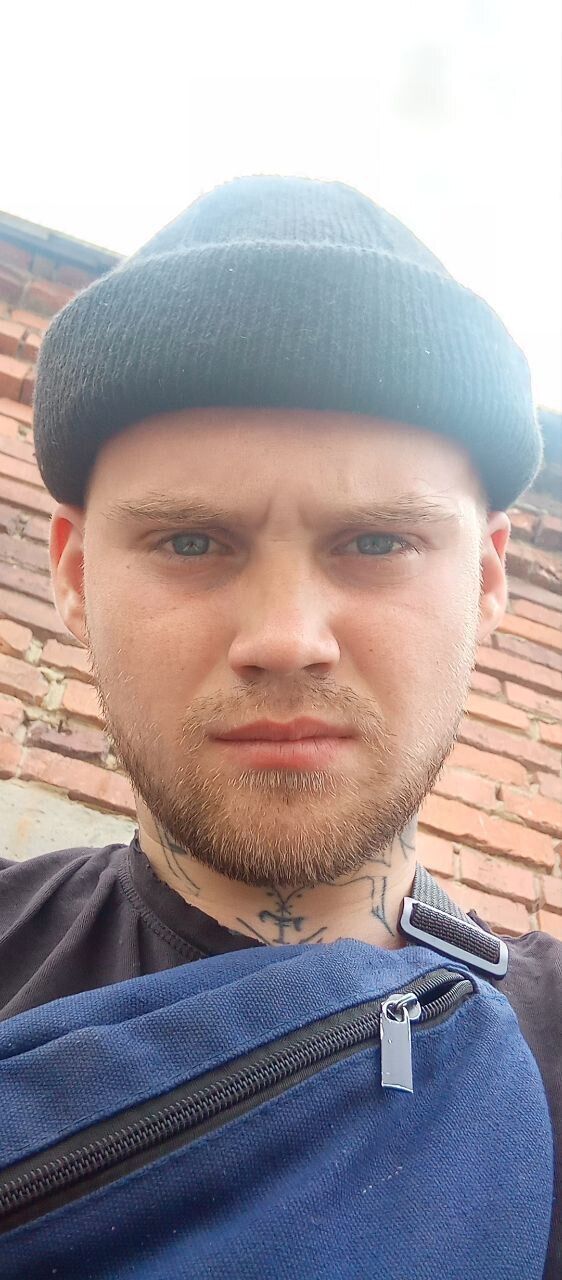  36581188  Denis, 25 ,    