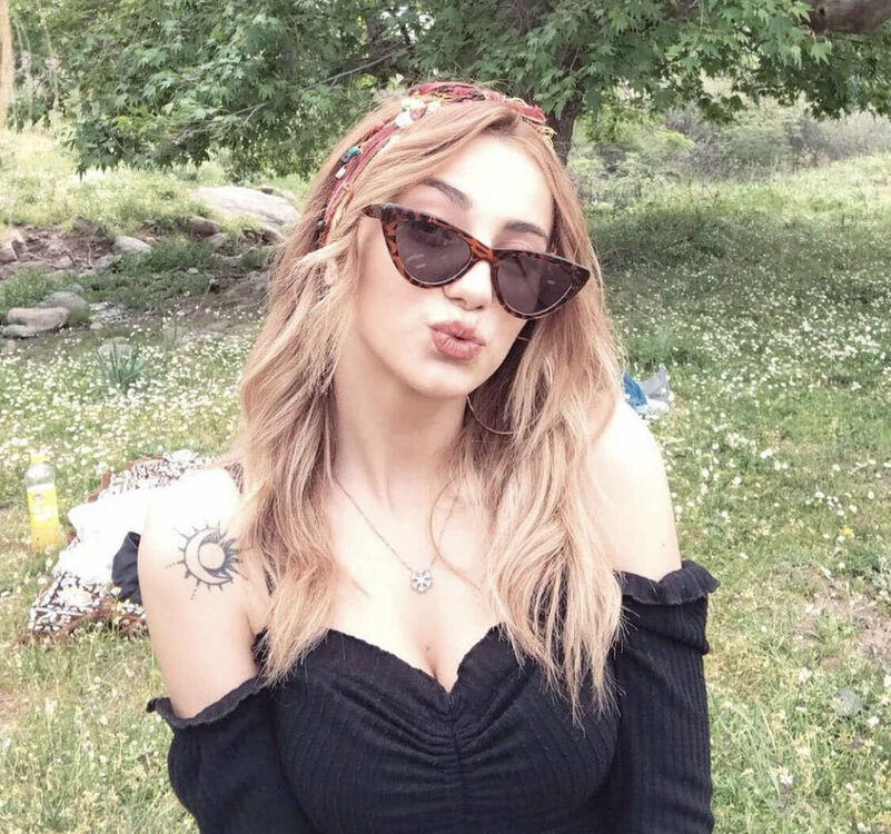  ,   Anora, 28 ,     
