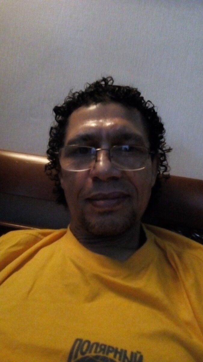  18289188  Adam, 46 ,    
