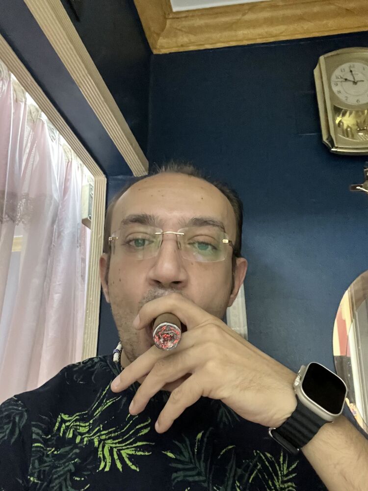  51689368  George, 44 ,    