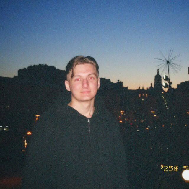  53665518  Maksym, 21 ,    