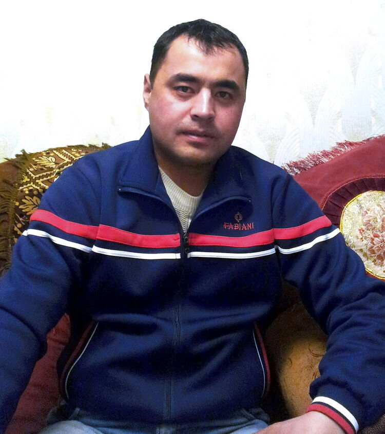  5711378  Radik, 41 ,    