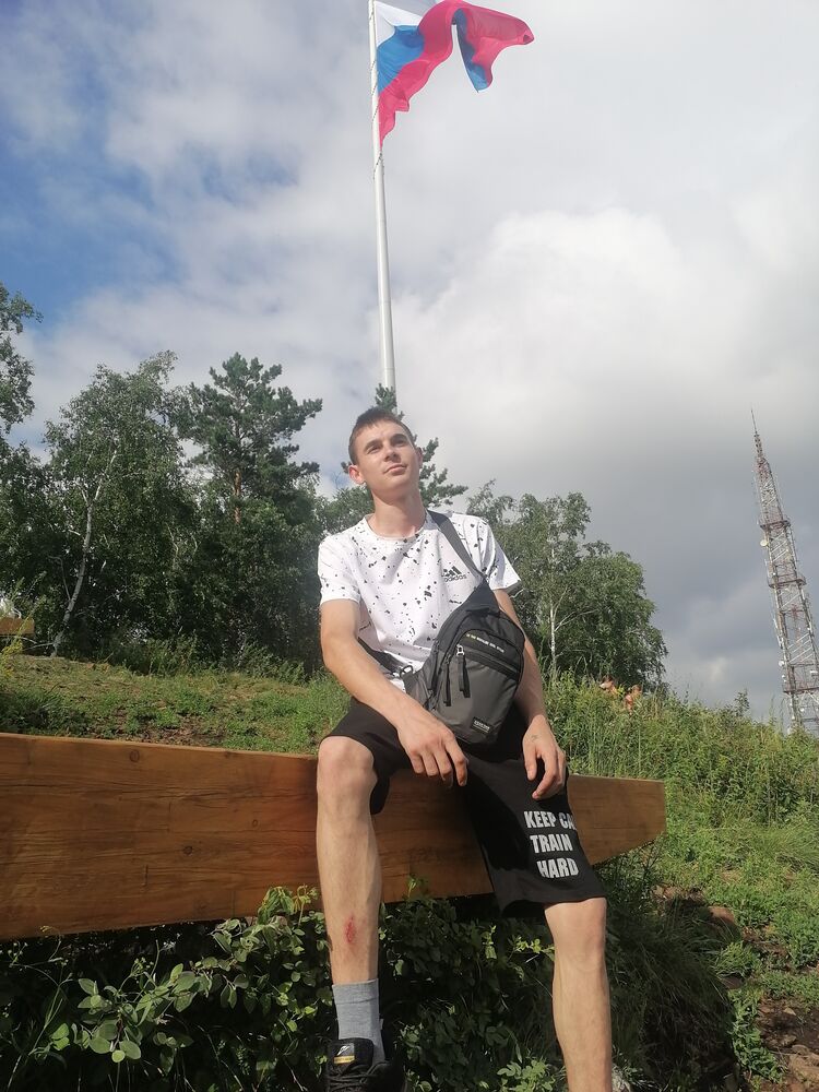  49252888  Naif, 23 ,    
