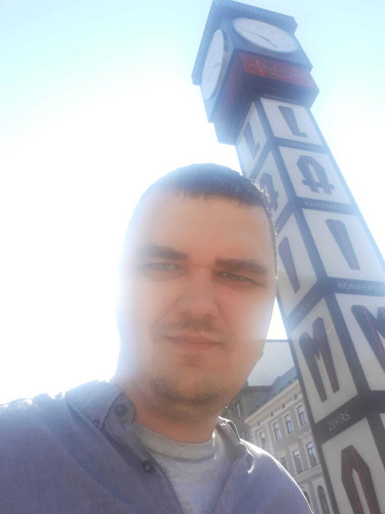  23238998  Mario, 41 ,    