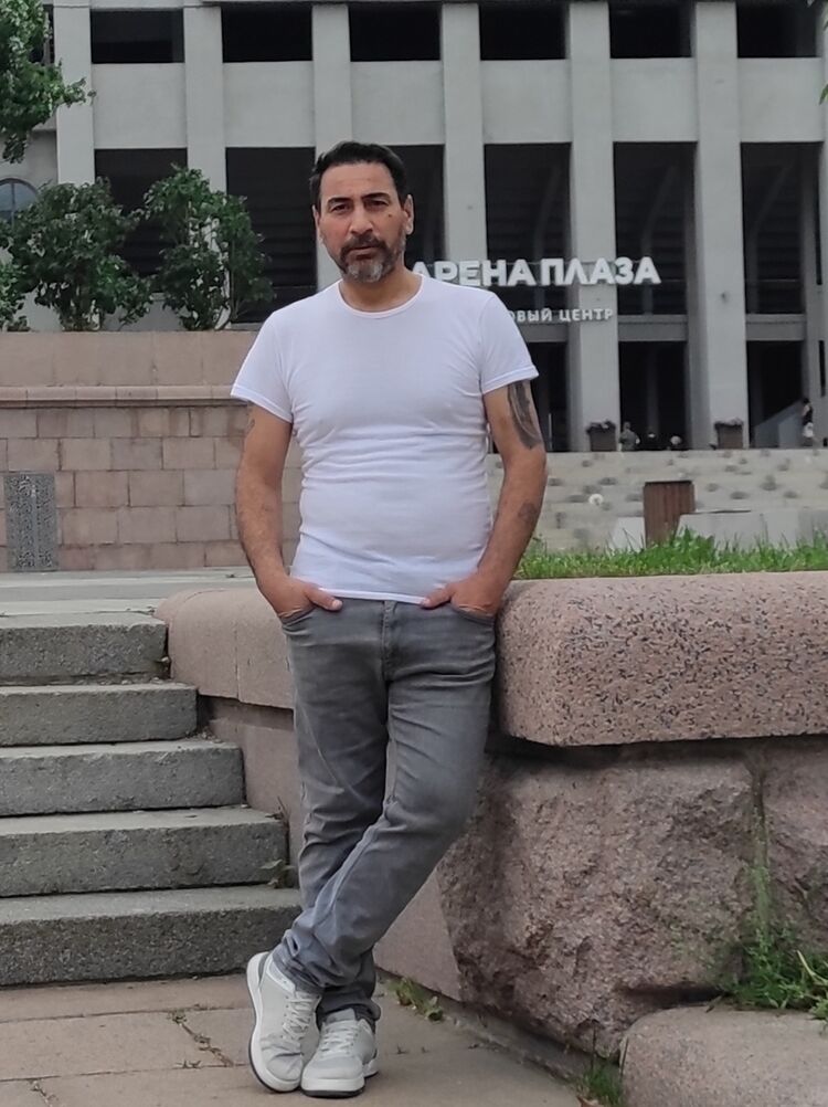  50374018  Burak, 44 ,    