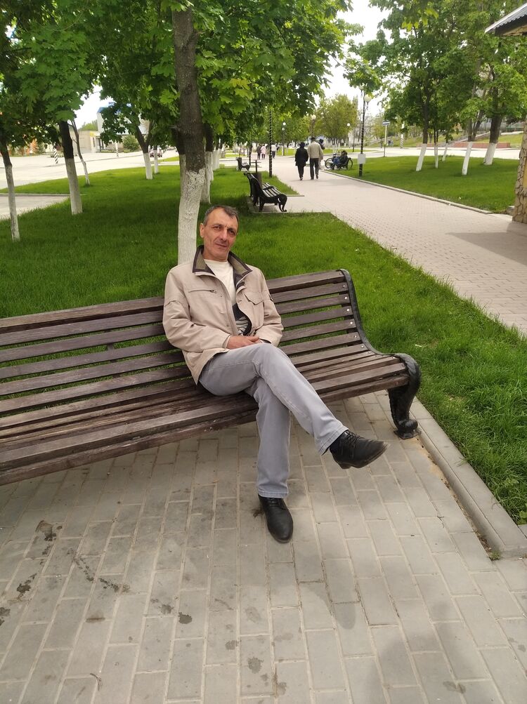  34558018  Artyom, 49 ,    